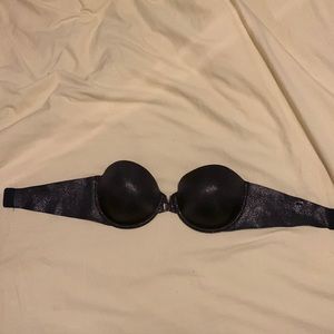 Black strapless bra
